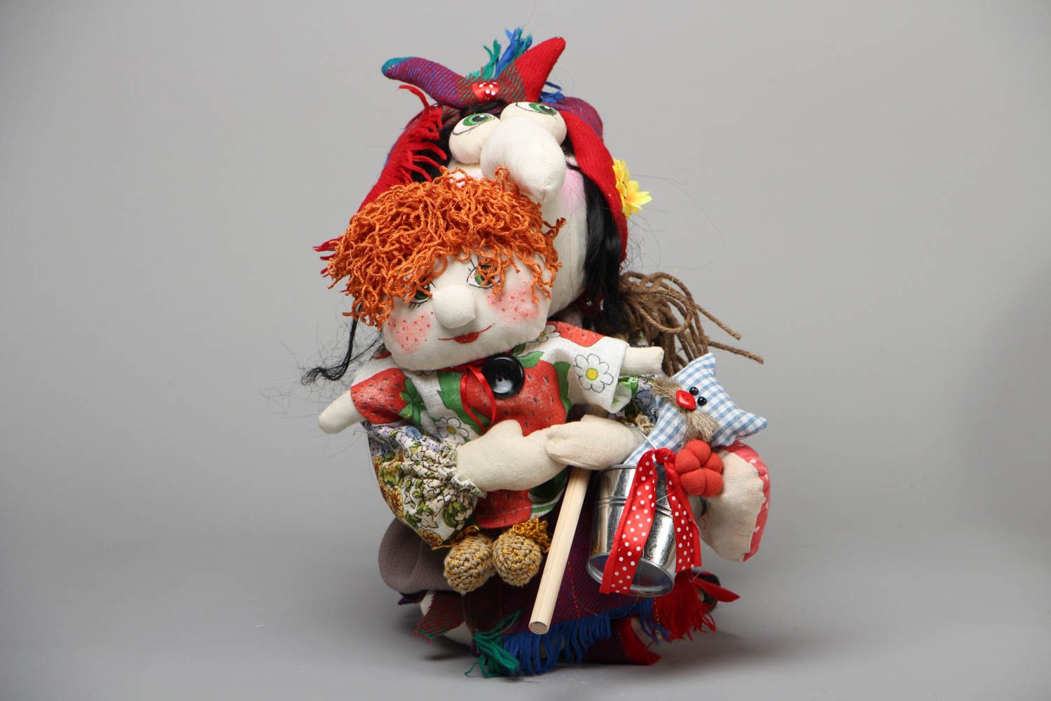 Künstlerische Puppe aus Textil foto 1
