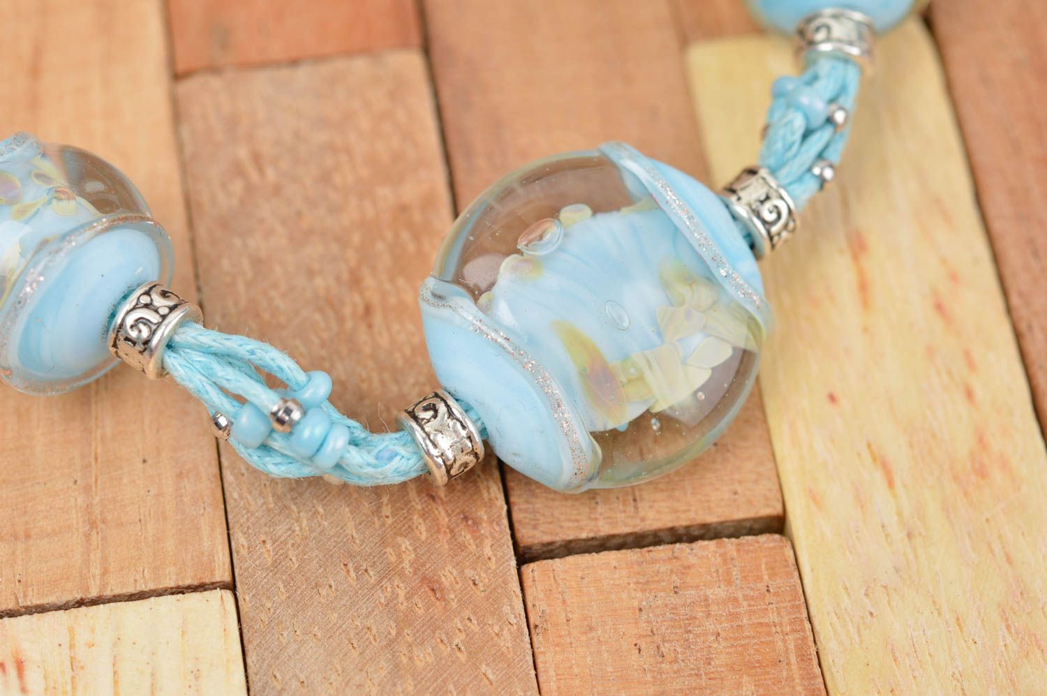 Браслет ручной работы стеклянное украшение женский браслет голубой лэмпворк фото 4