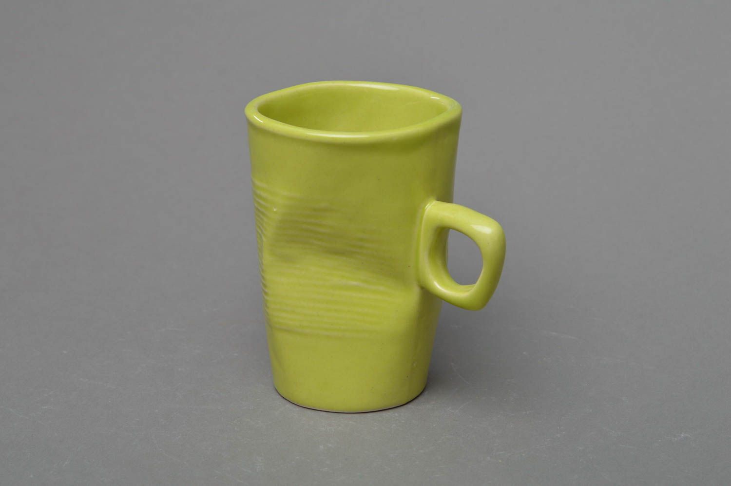 Fake plastic ceramic crinkled cup of yellow, green color with handle photo 2