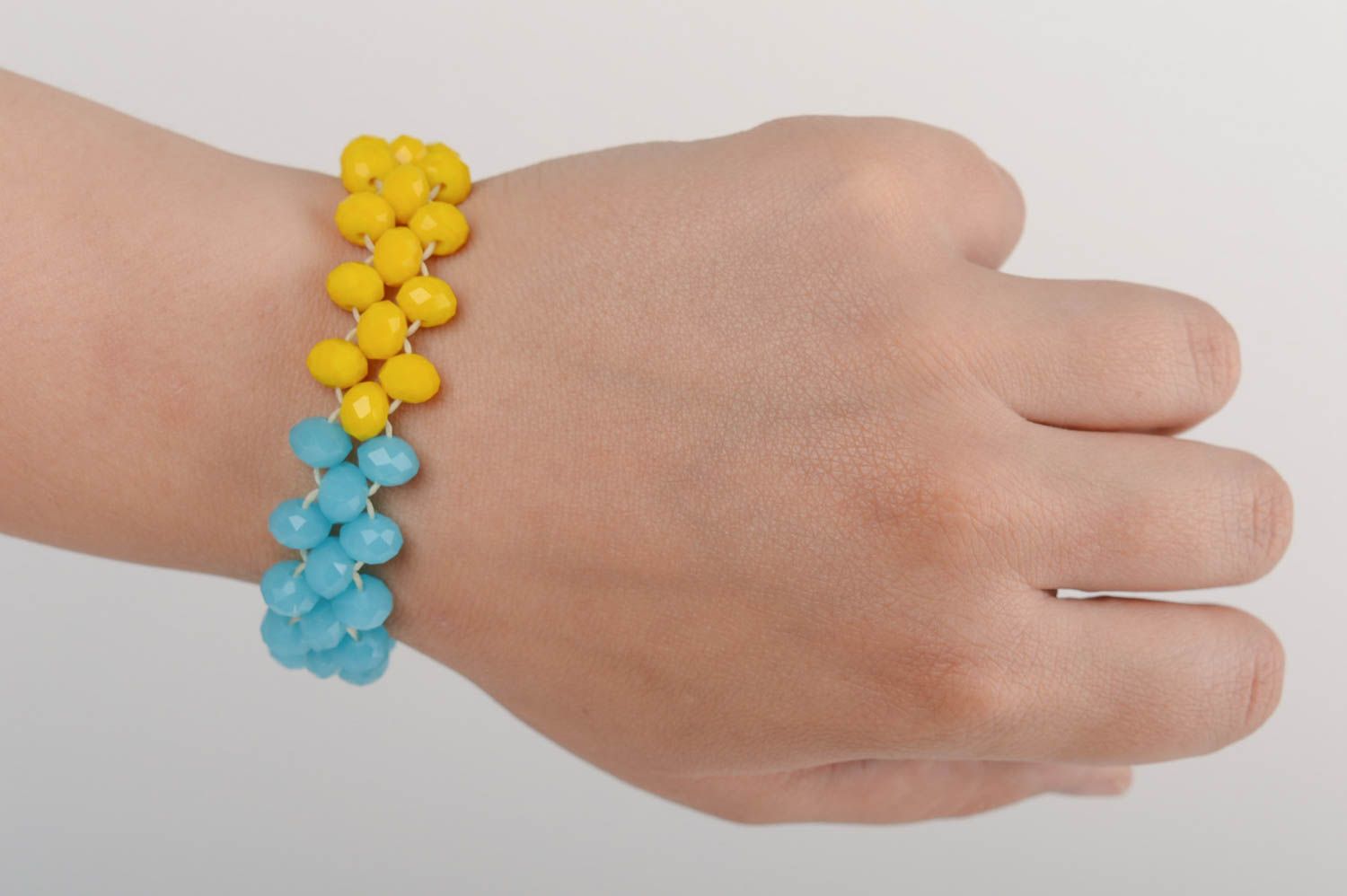 Bracelet tissé en macramé fait main en perles à facettes tchèques bleu jaune photo 5