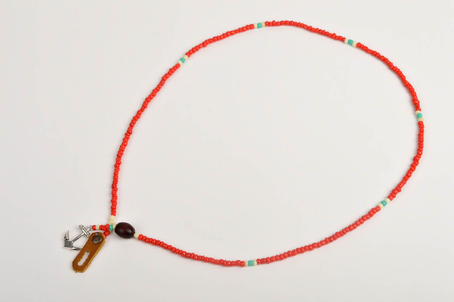 Pendentif fantaisie Bijou fait main perles rouges bois ancre Accessoire femme photo 3