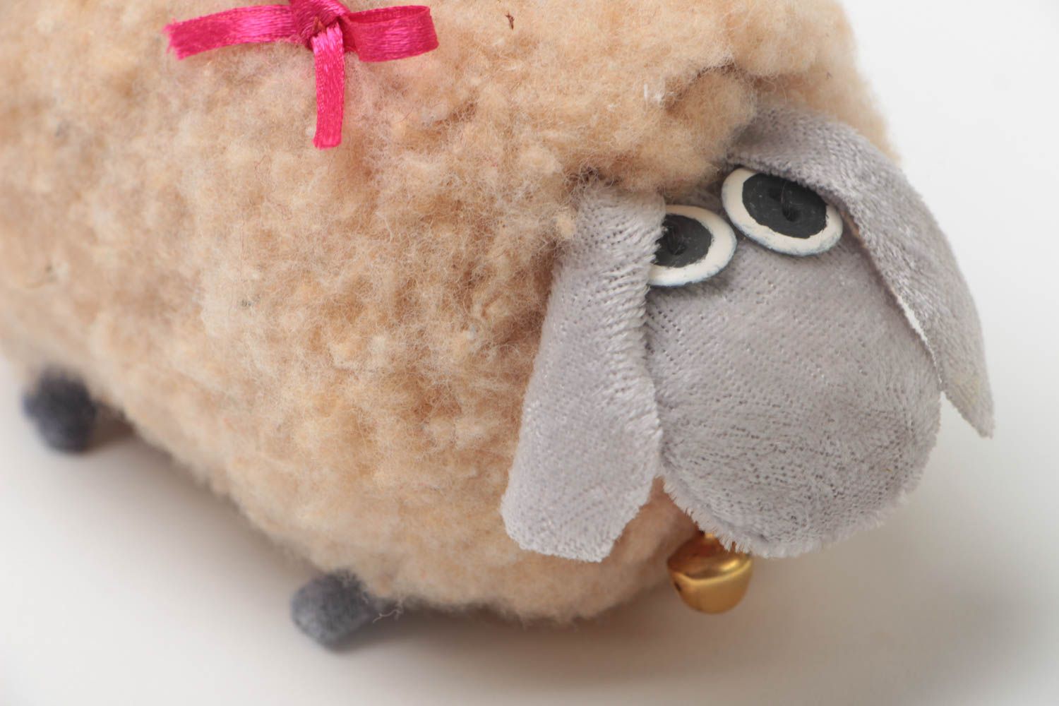 Lustiges schönes braunes knuddeliges handgemachtes Kuscheltier Schaf für Kinder foto 3
