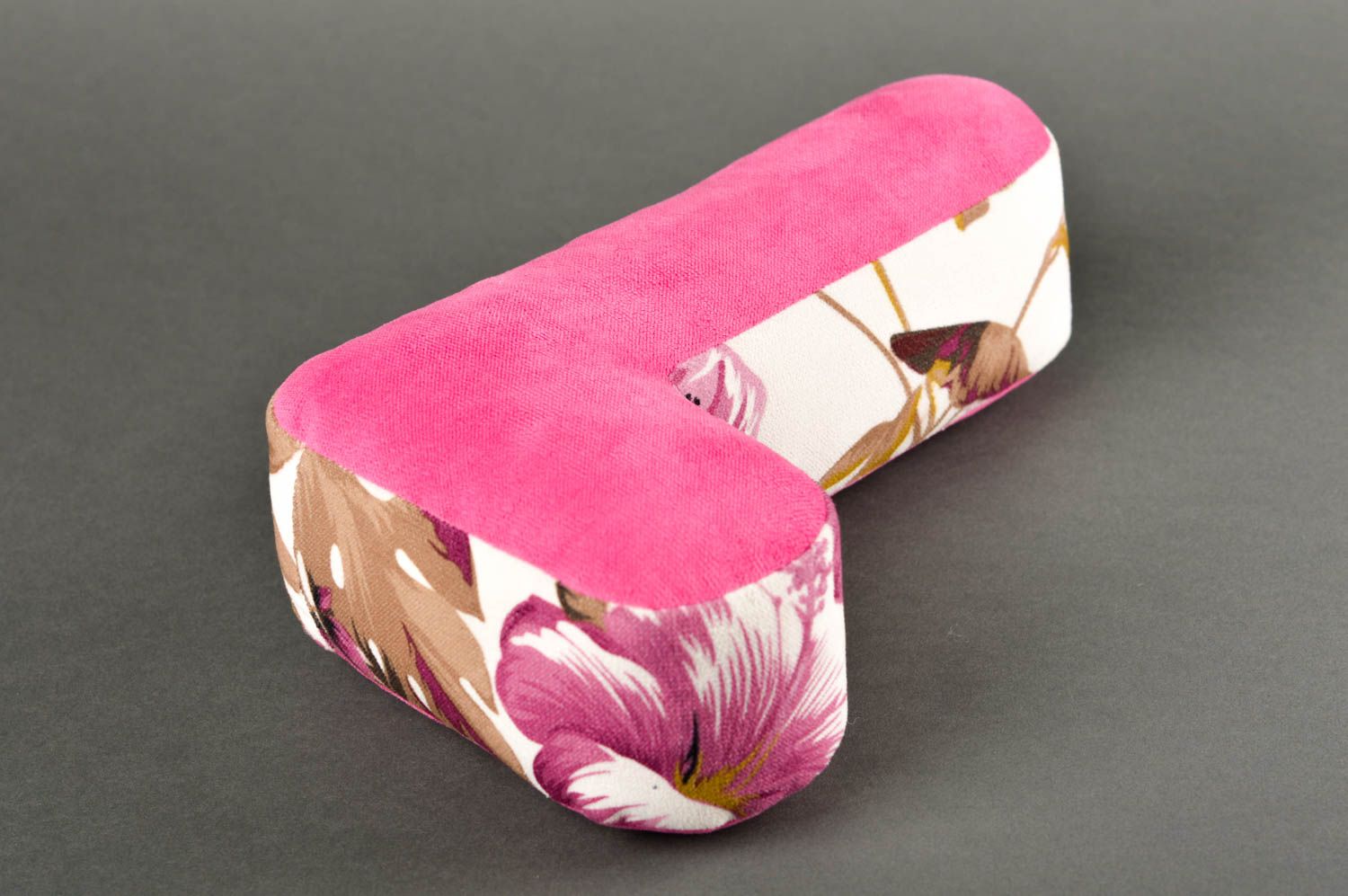 Оригинальная подушка ручной работы подушка-буква L розовая интерьерная буква фото 2