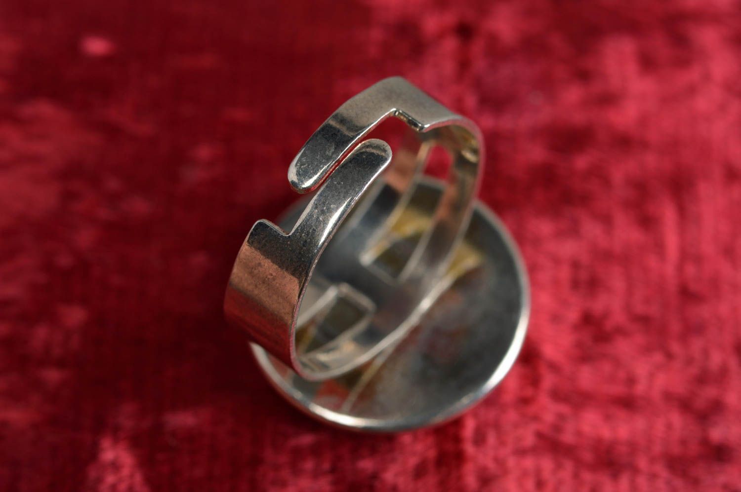 Яркое кольцо с принтом в технике декупаж с ювелирной смолой ручной работы с регулируемым размером фото 3
