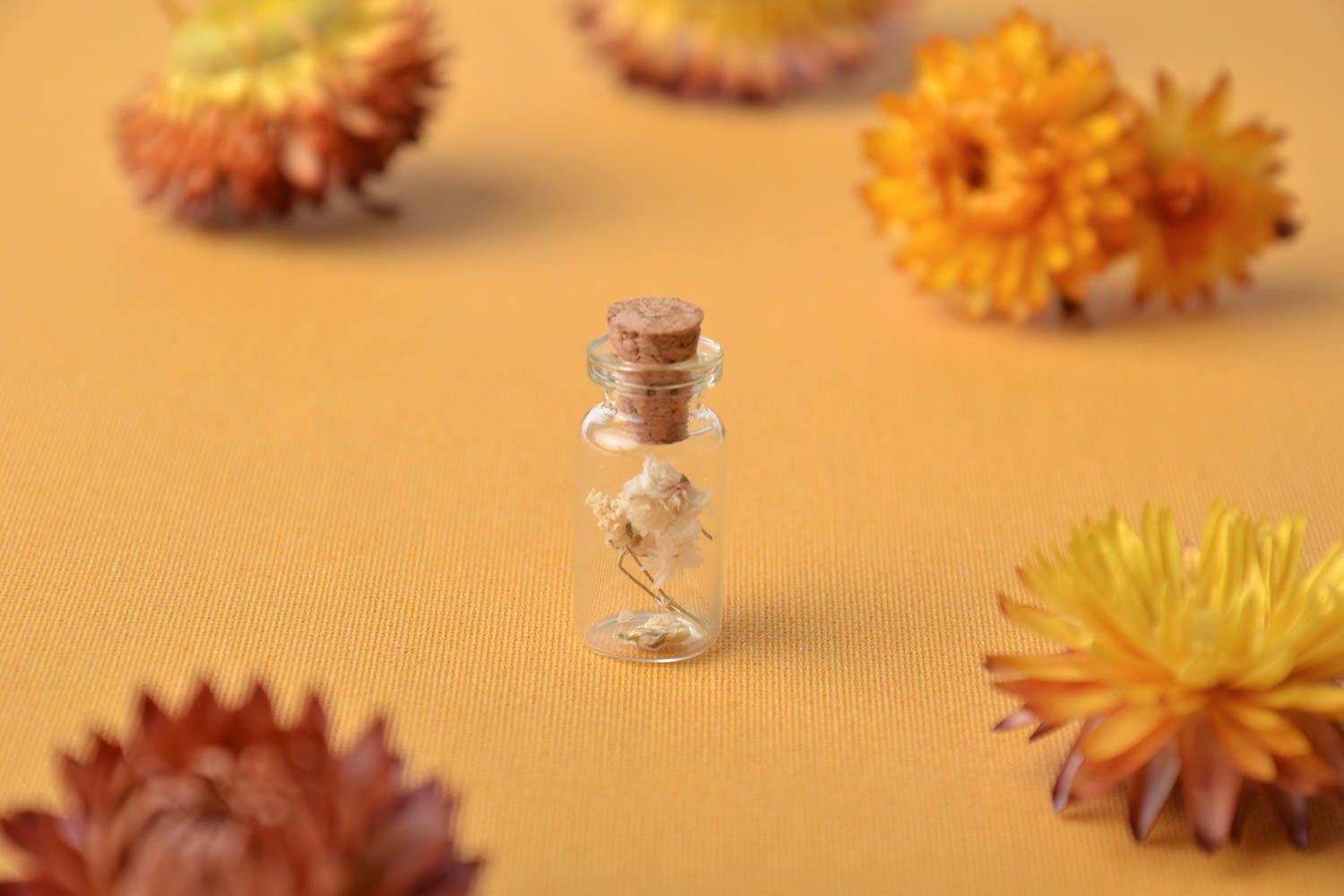 Mini bouteille avec fleur naturelle à suspendre photo 1