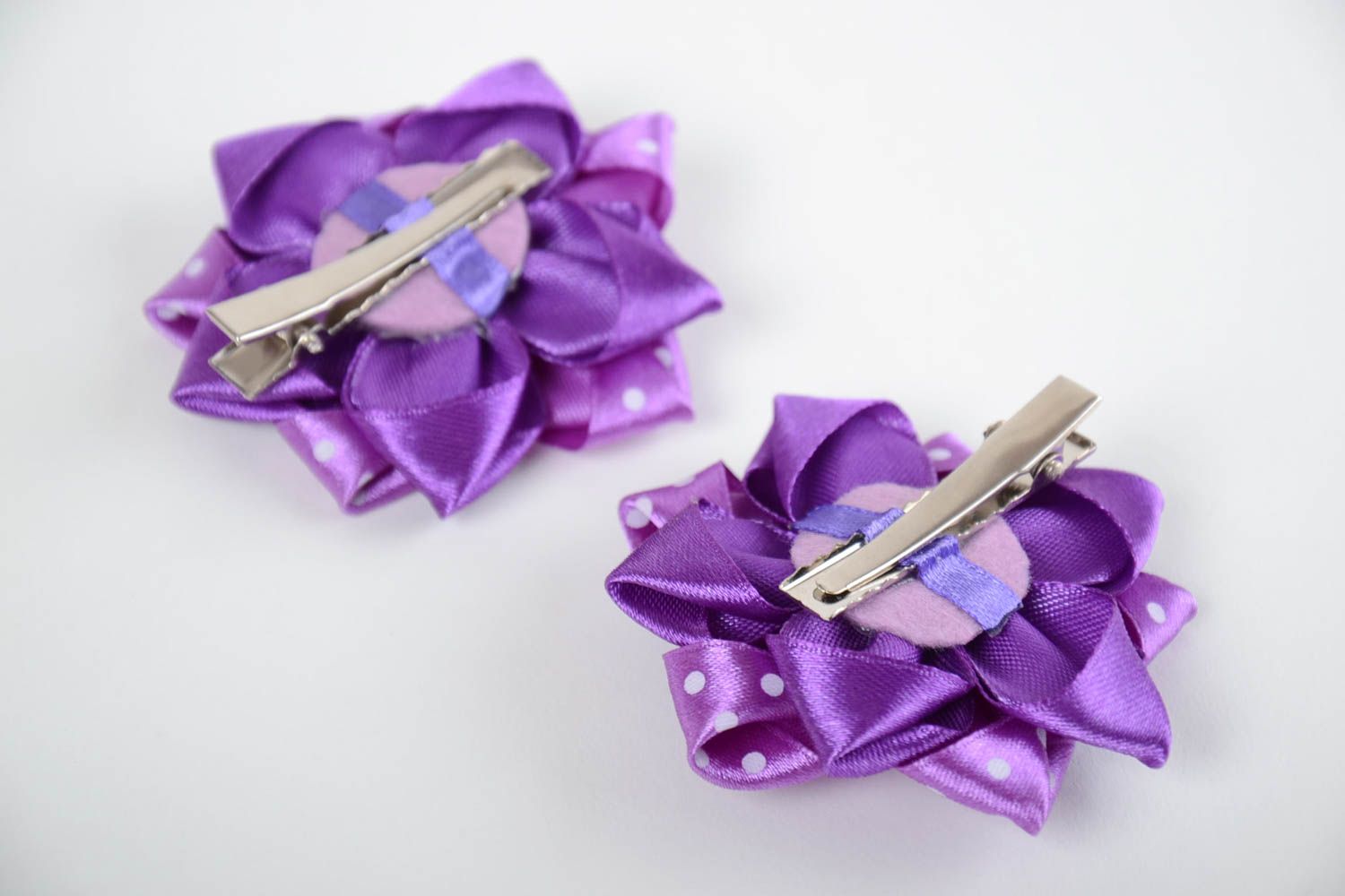 Set of 2 handmade decorative hair clips with violet ribbon flowers for kids photo 3