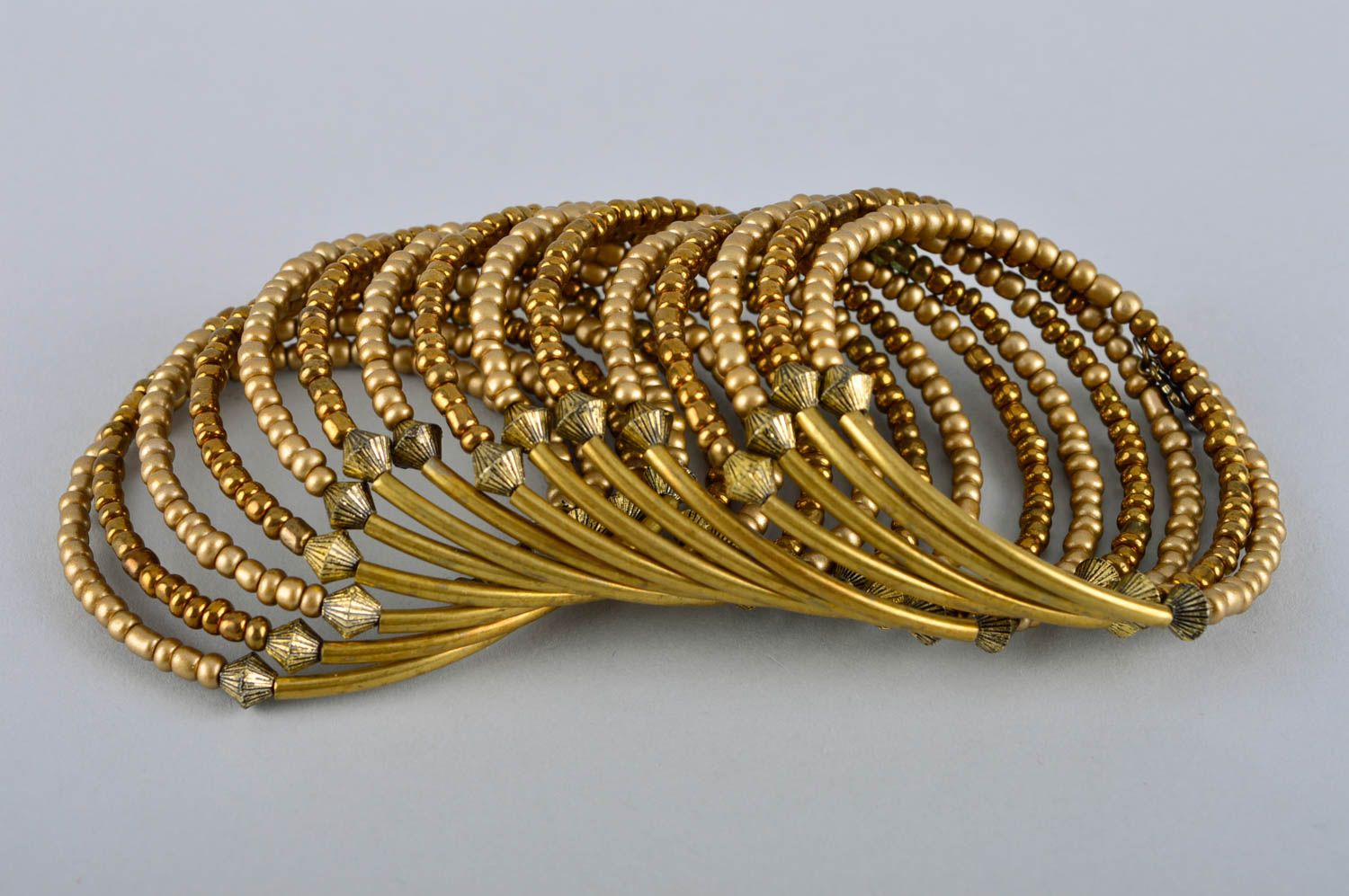 Bracelet anneaux Bijou fait main large multirang couleur dorée Cadeau femme photo 2