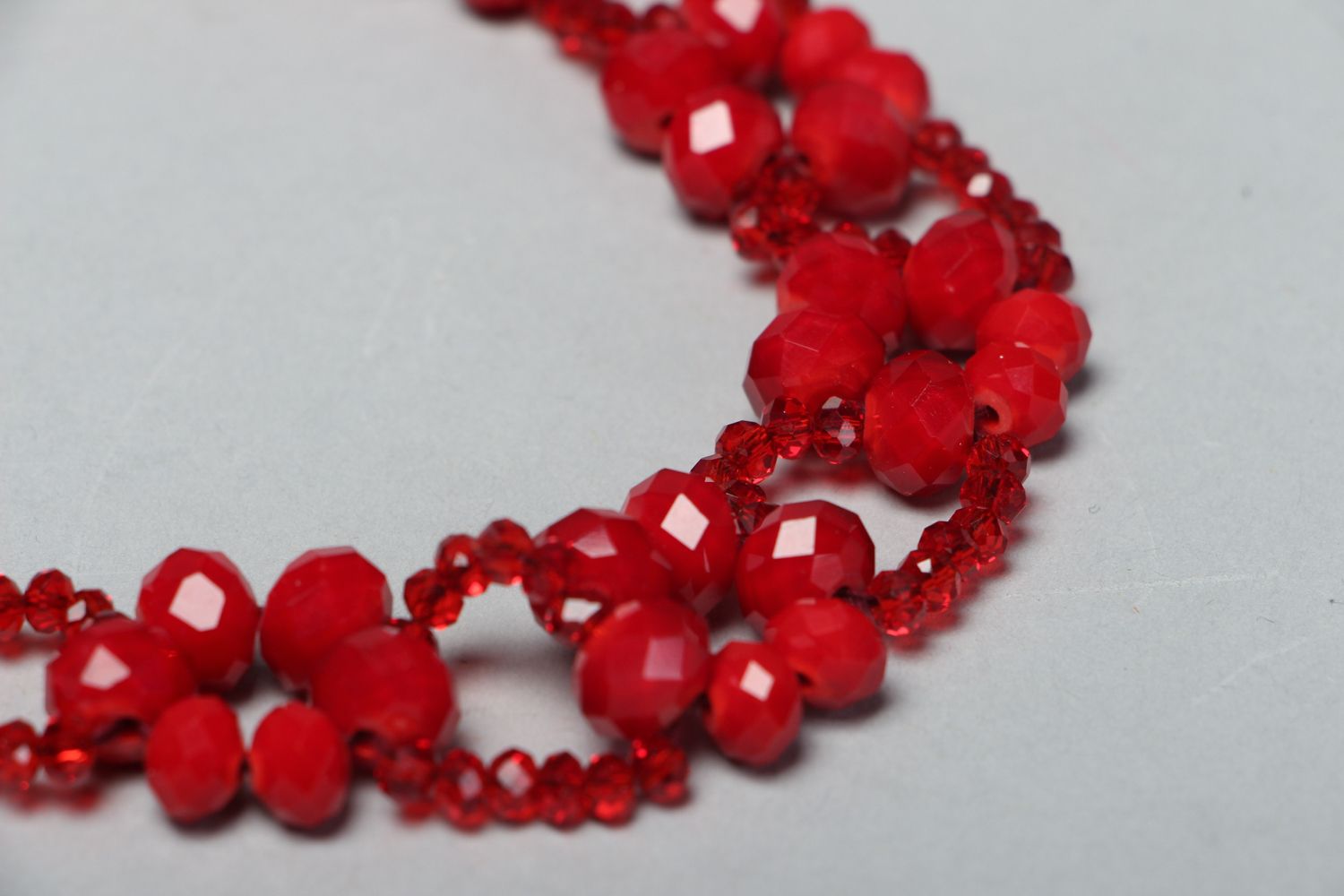 Red necklace with beads and crystal photo 2