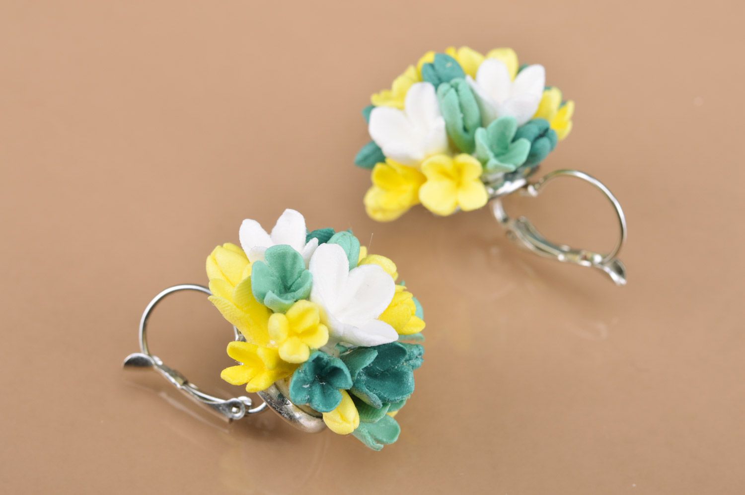 Beautiful designer women's handmade polymer clay flower stud earrings photo 2