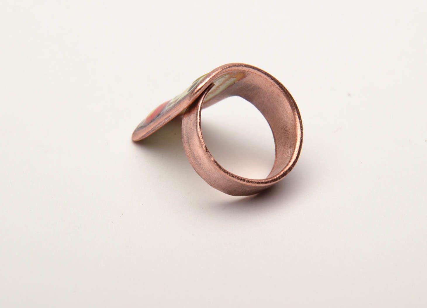 Перстень из меди с росписью эмалями ручной работы фото 3