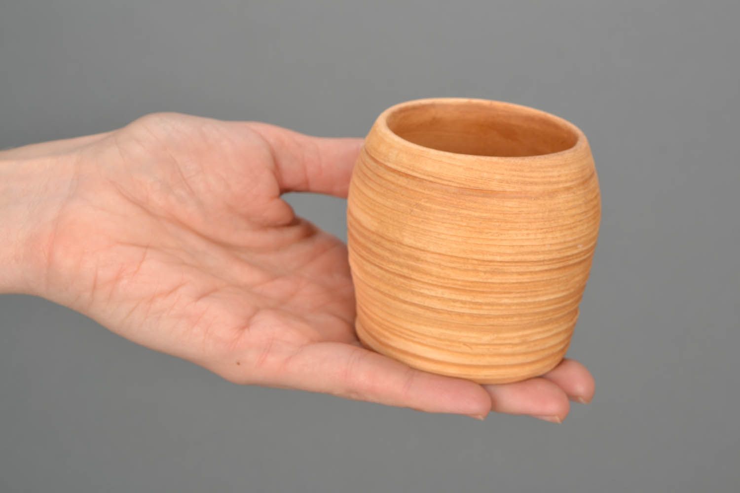 Vaso de argila feito à mão  foto 2