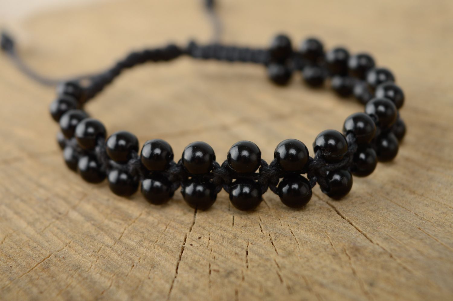 Bracelet technique macramé en lacet ciré et perles céramiques fait main noir photo 1