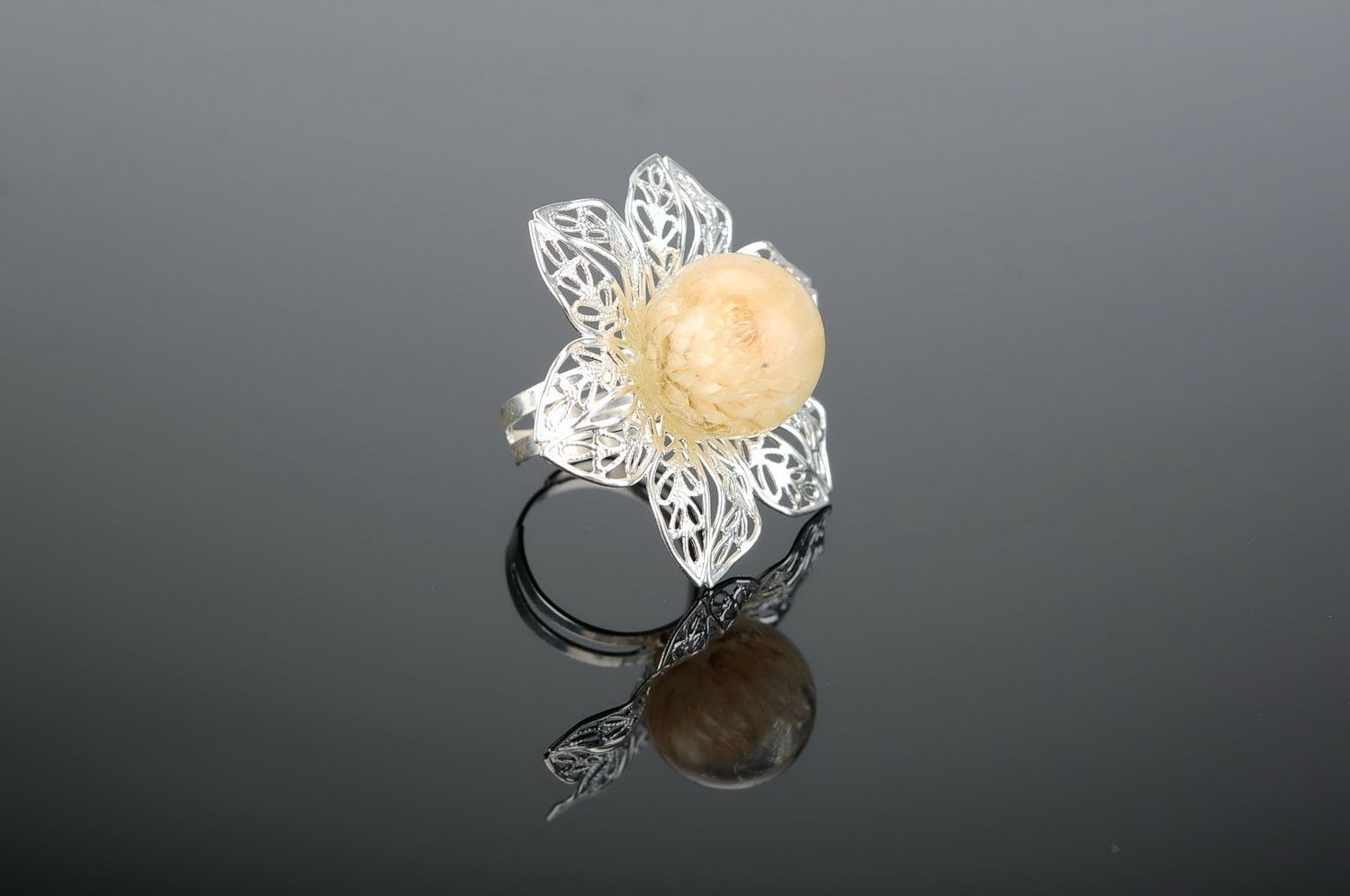 Ring with natural flower coated with epoxy Gomphrena photo 1
