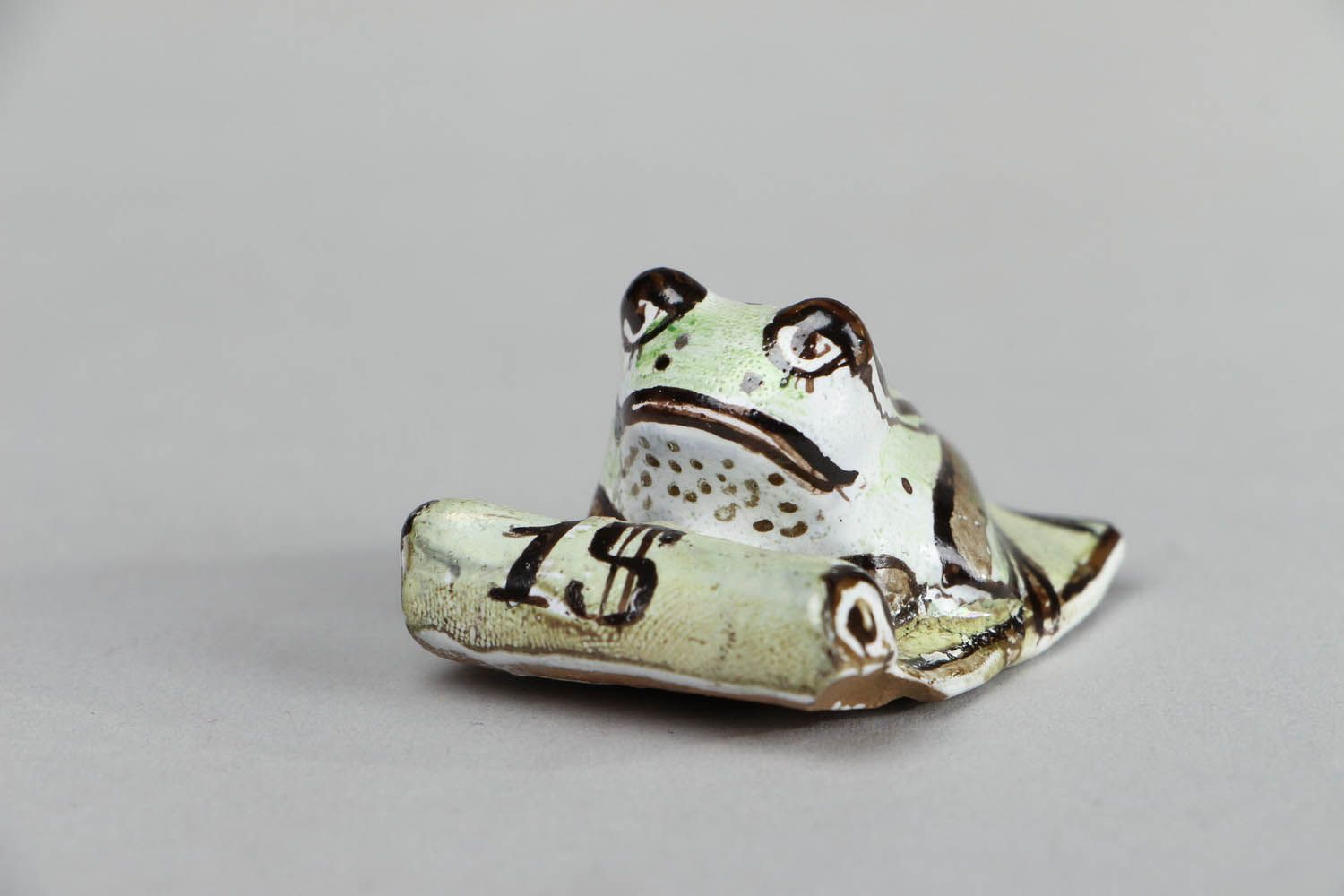 Small ceramic frog figurine photo 1