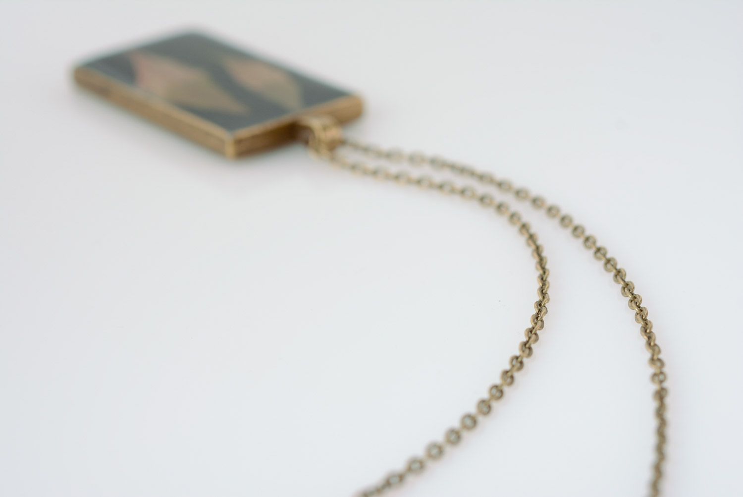 Handmade rectangular botanical neck pendant with real plants coated with epoxy photo 5