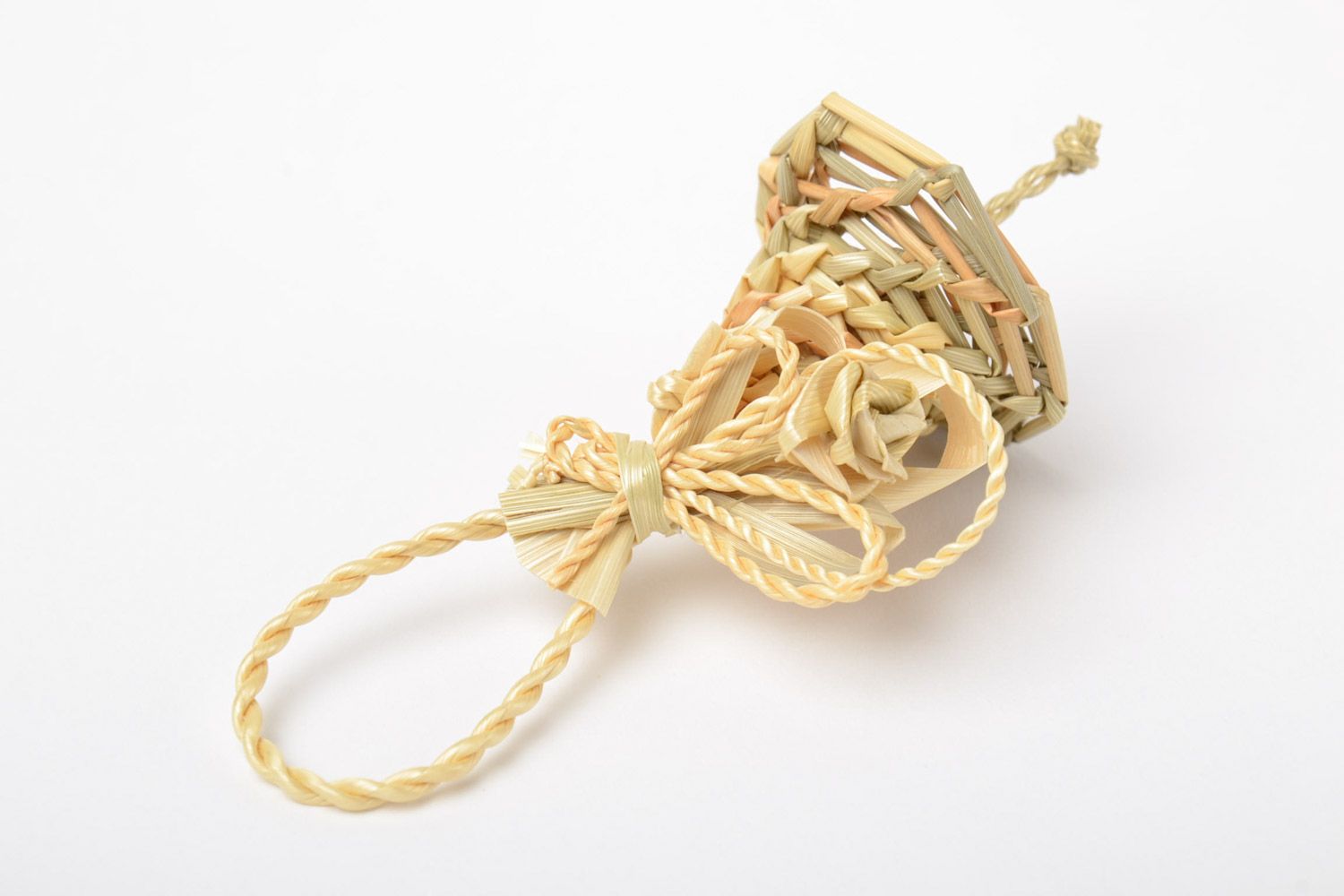 Интерьерная подвеска плетеная из соломы в виде колокольчика маленькая хенд мэйд  фото 2