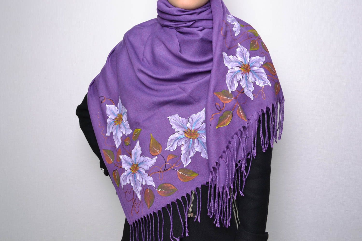 Warm violet cashmere scarf with painting photo 1