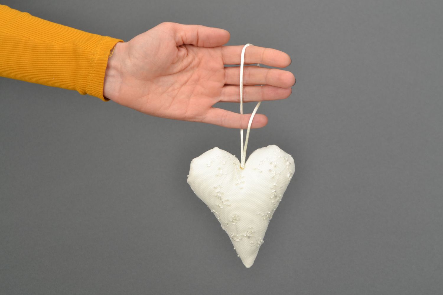 Suspension décorative coeur blanc avec perles de rocaille  photo 2
