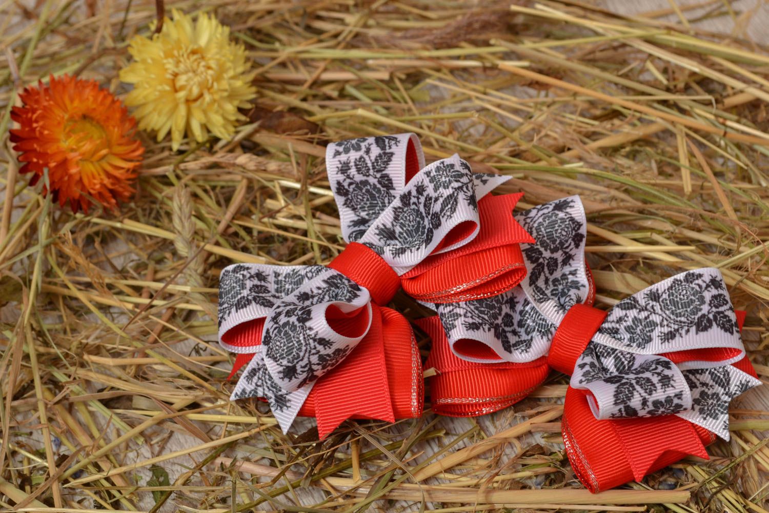 Beautiful bows made of silk corded ribbons photo 5