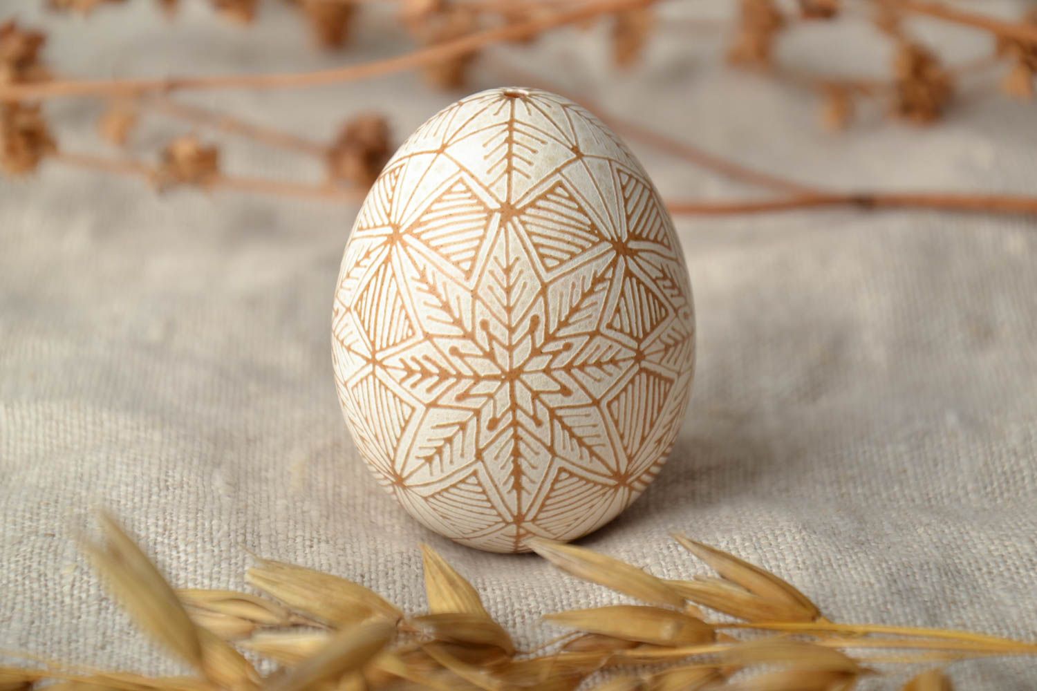 Easter egg made using vinegar etching technique photo 1