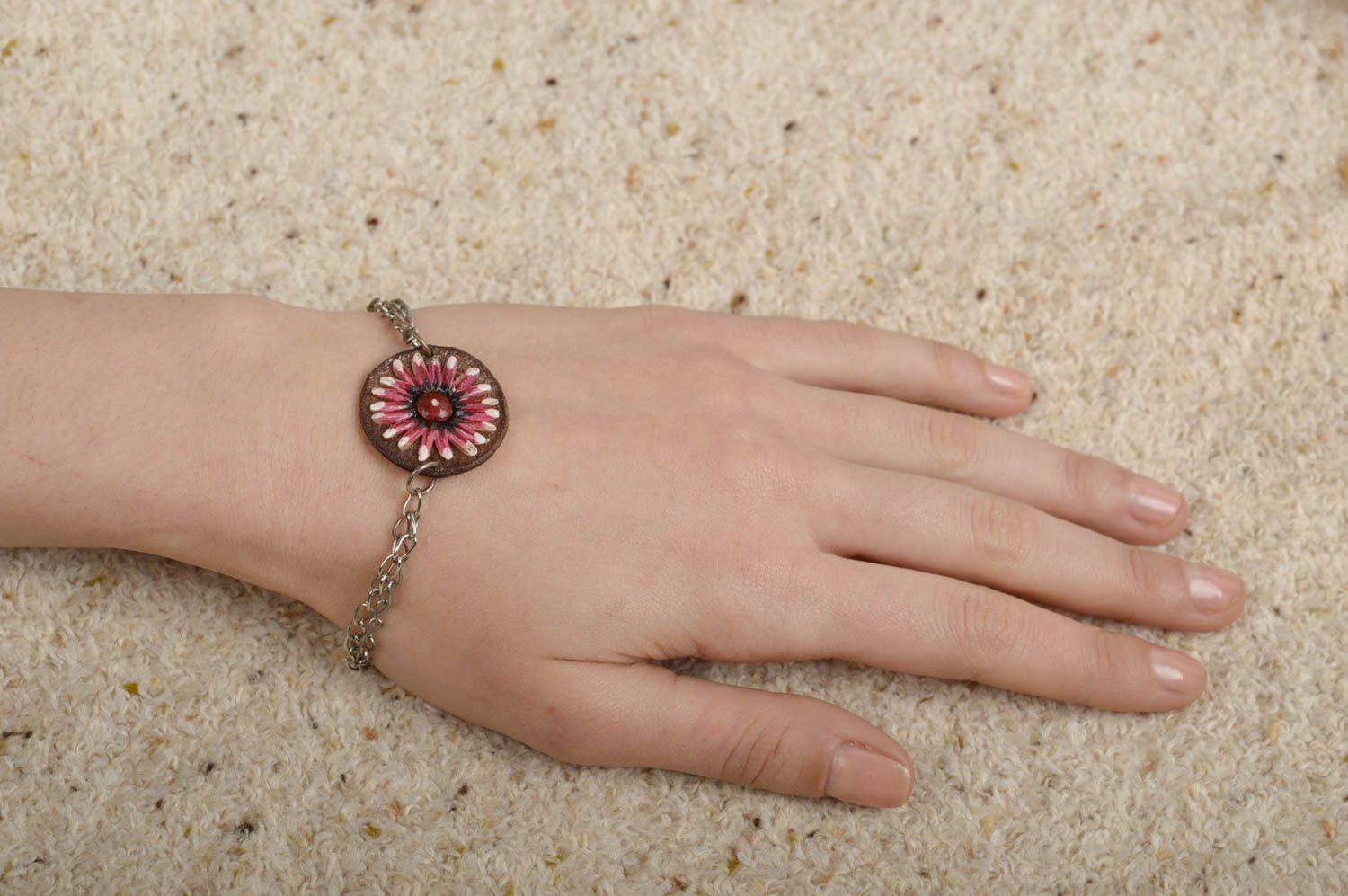 Bracelet chaîne Bijou fait main avec élément en cuir floral Cadeau femme photo 5