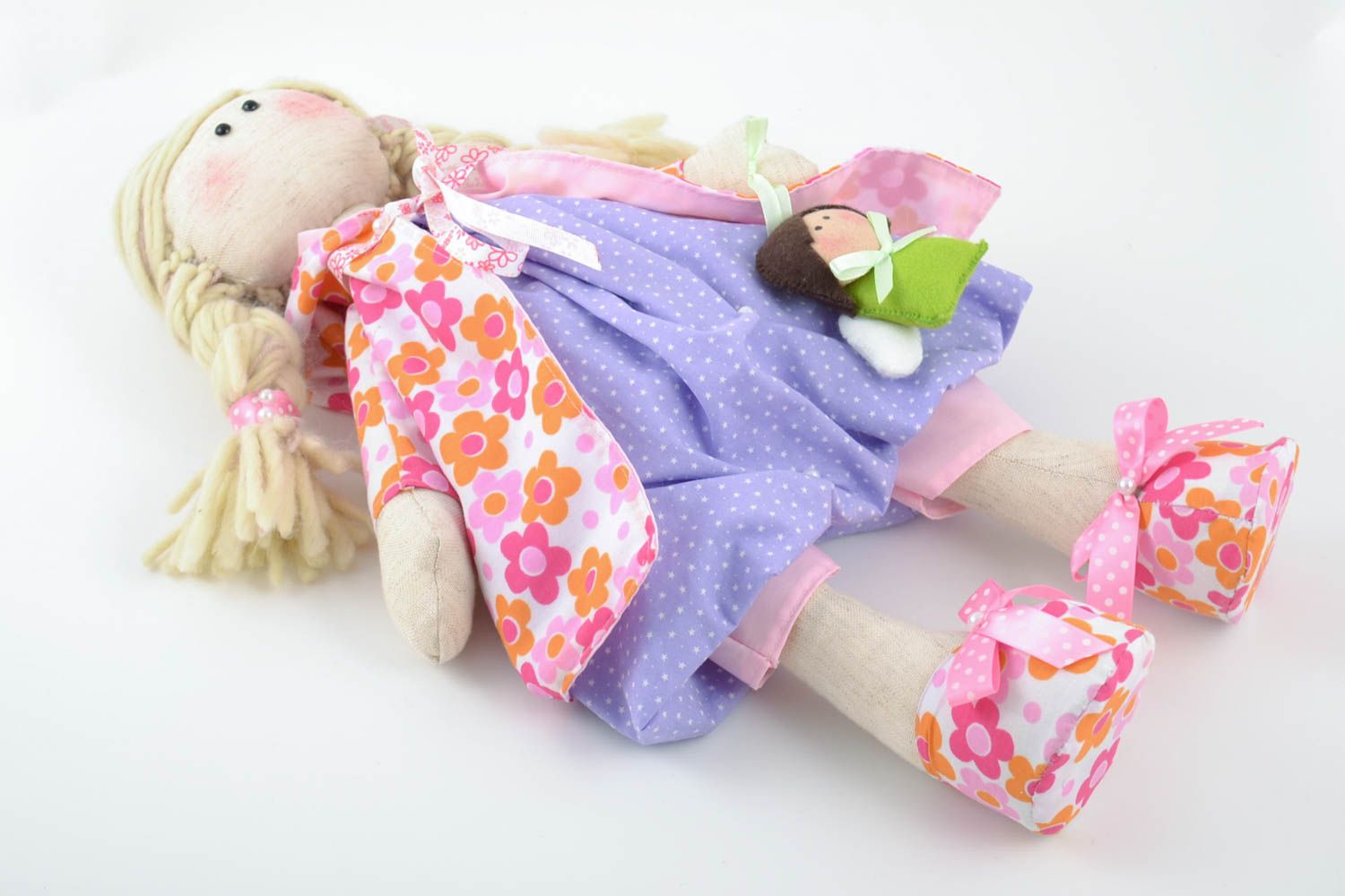 Handgemachte künstlerische Puppe aus Stoff schön dekorativ für Mädchen oder Deko foto 5