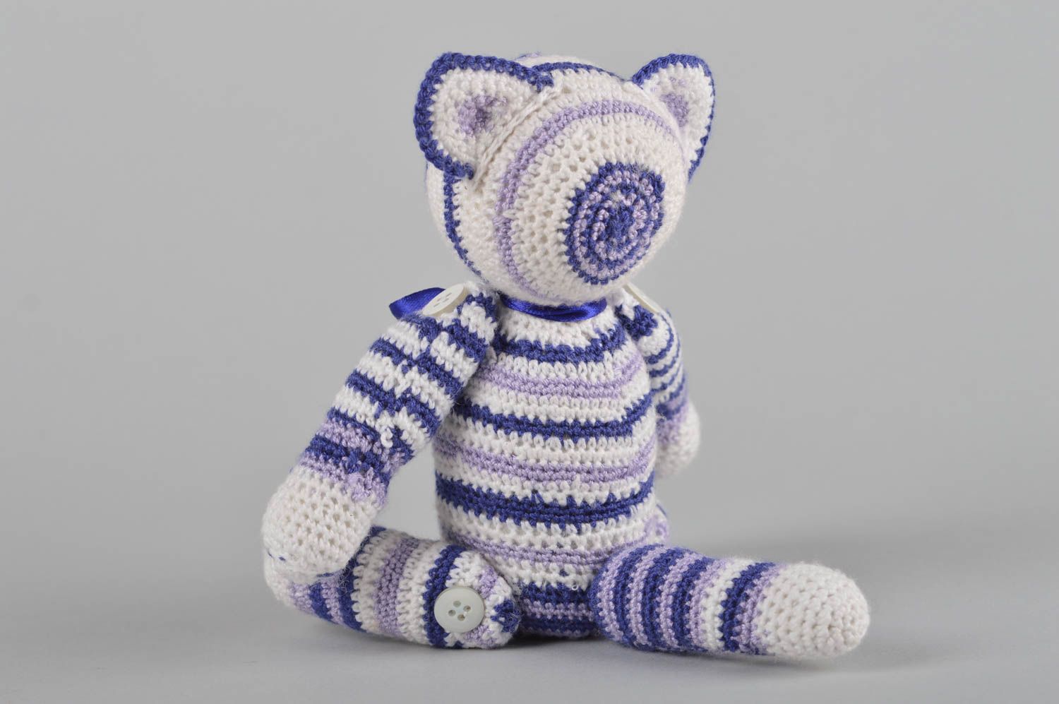Jouet tricoté Peluche faite main chat rayé au crochet Cadeau enfant et déco photo 1