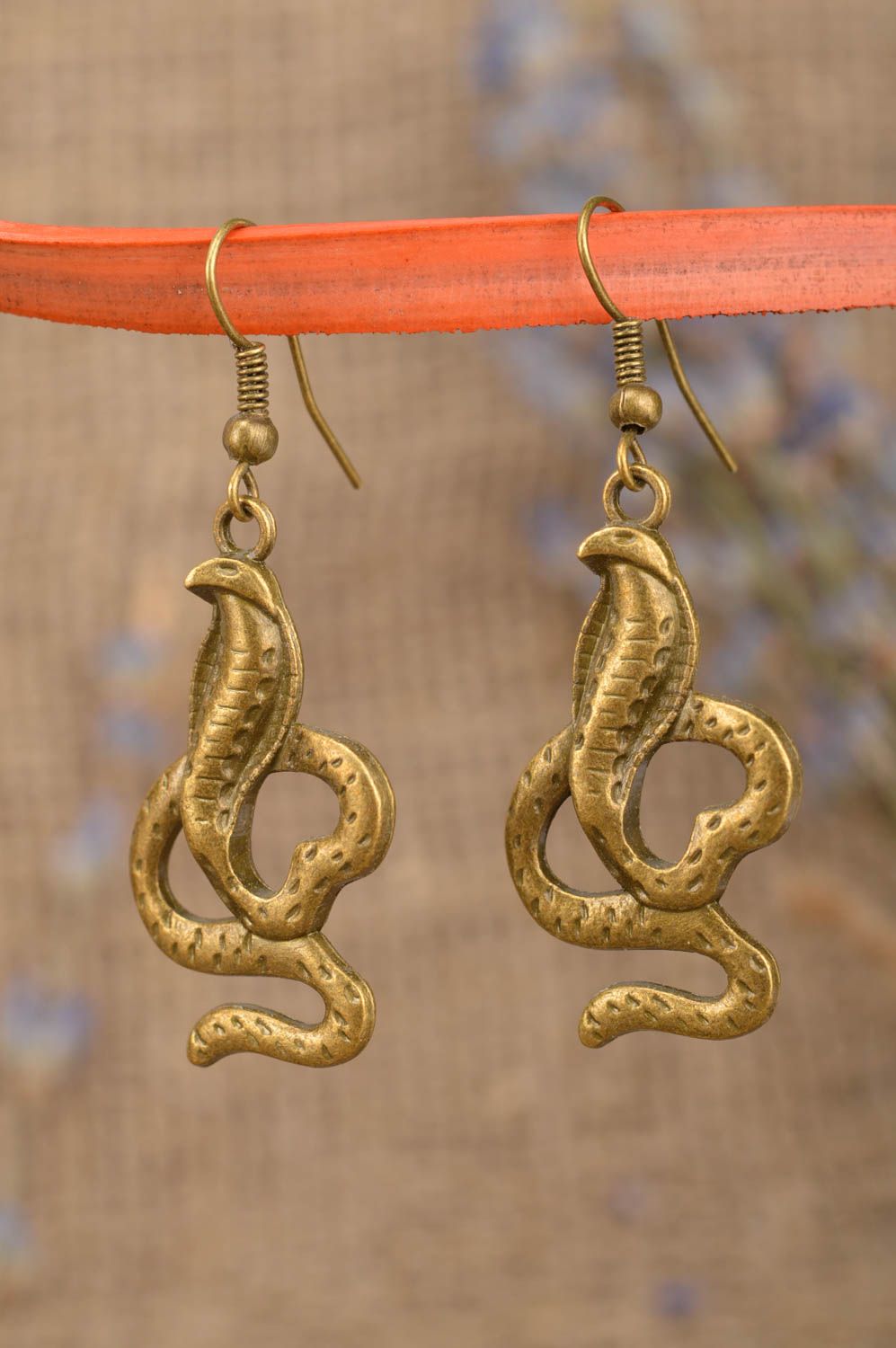 Boucles oreilles pendantes Bijou fait main en métal cobras Cadeau pour femme photo 1