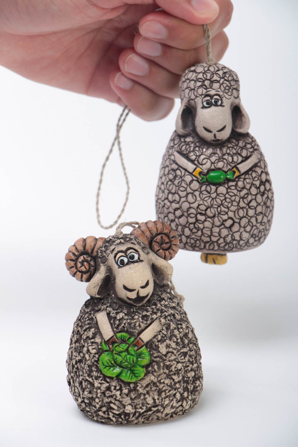 Set de clochettes décoratives moutons en argile faites main à suspendre 2 pièces photo 5