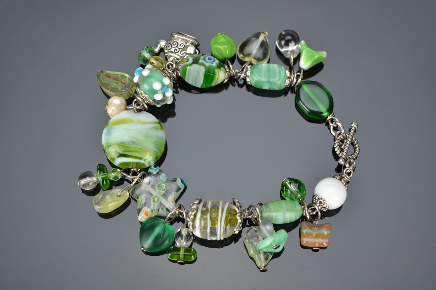 Handmade green bracelet photo 1