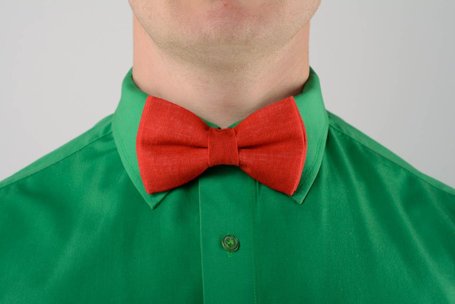 Red linen bow tie photo 1
