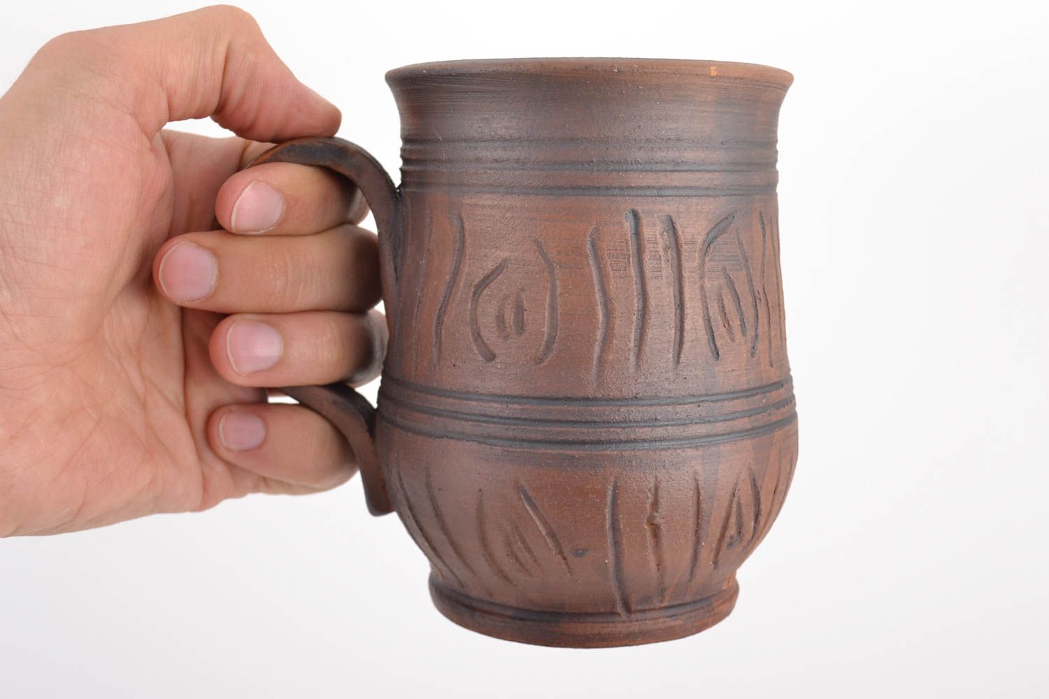 Brown natural clay 13 oz beer mug with handle and rustic pattern photo 1