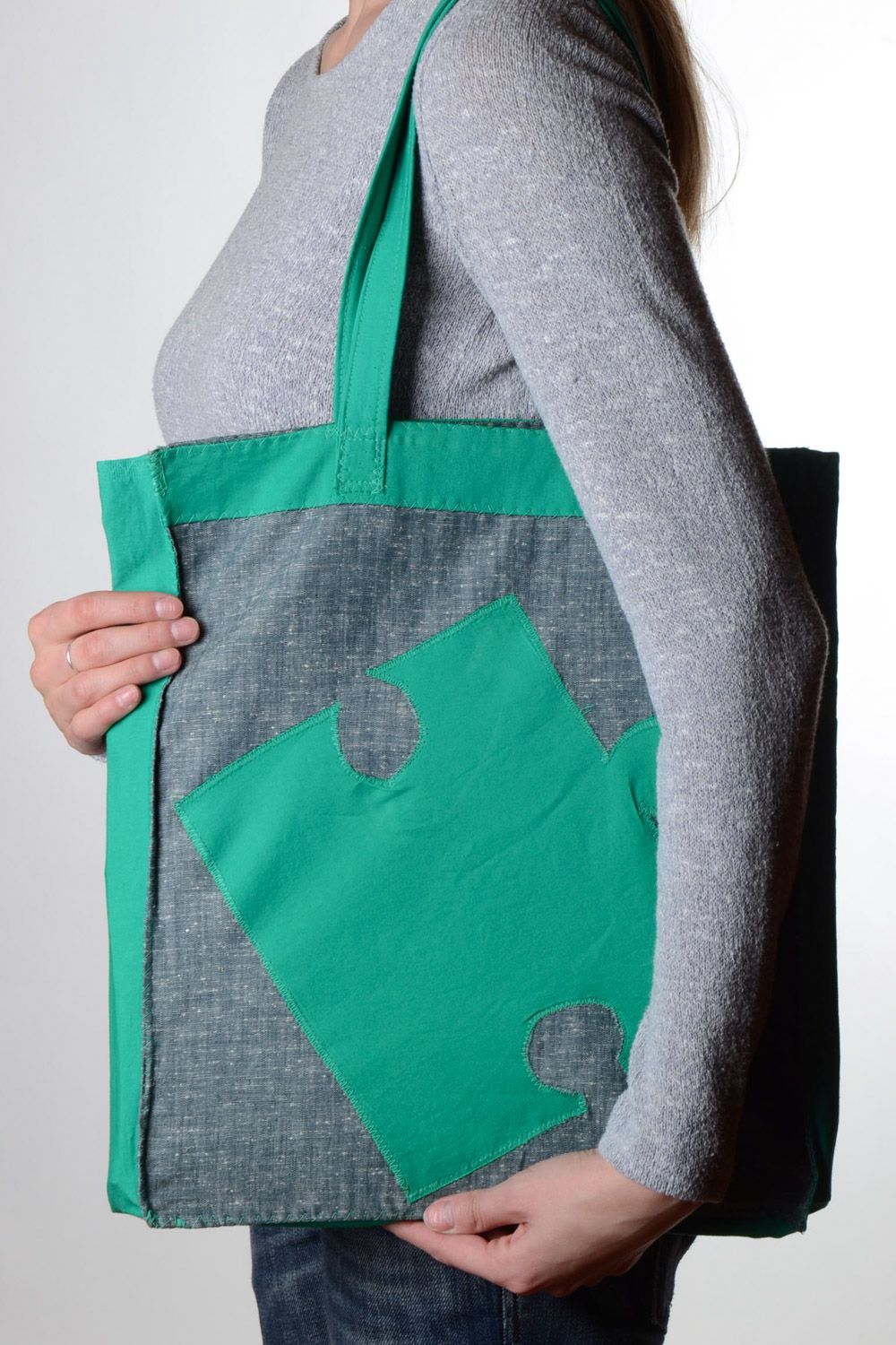 Женская сумка ручной работы из ткани с аппликацией большая серо-зеленая фото 1