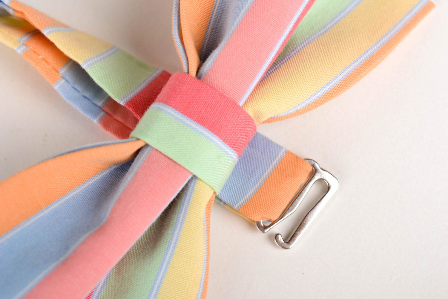 Corbata de lazo artesanal pajarita moderna multicolor accesorio unisex foto 2