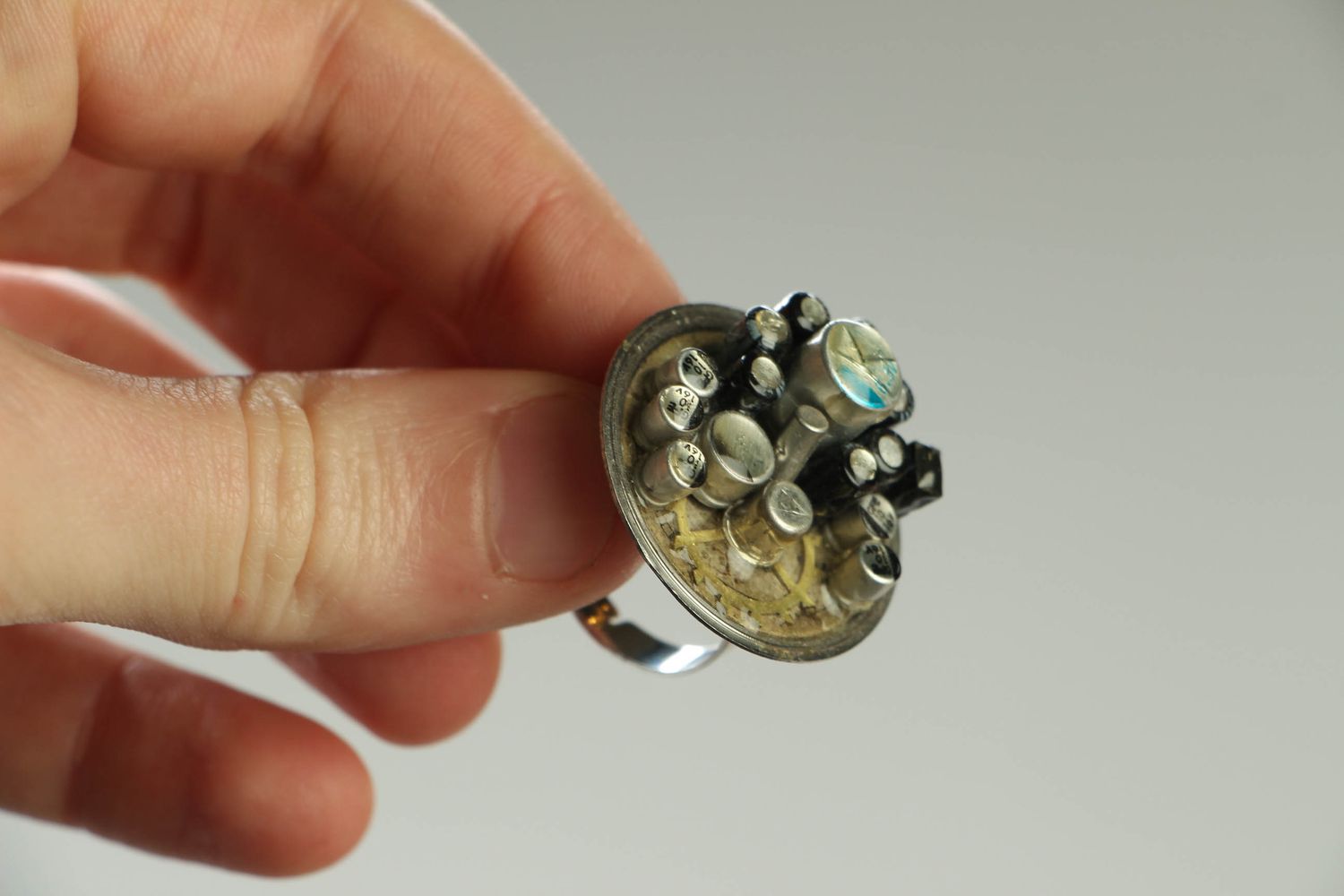 Массивное металлическое кольцо в стиле киберпанк фото 4