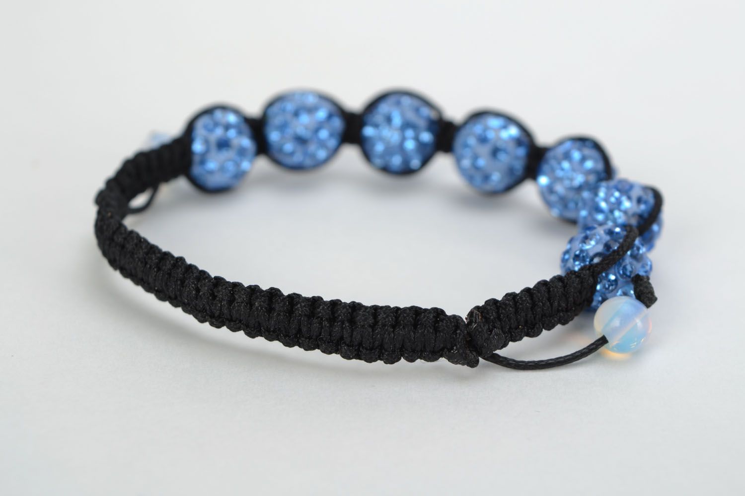 Bracelet made of blue beads and cord photo 5