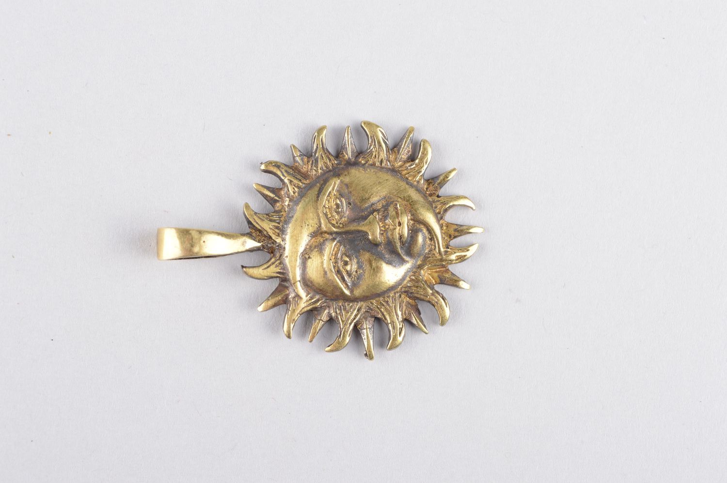 Pendentif métal Bijou fait main bronze design lune soleil Accessoire pour femme photo 5