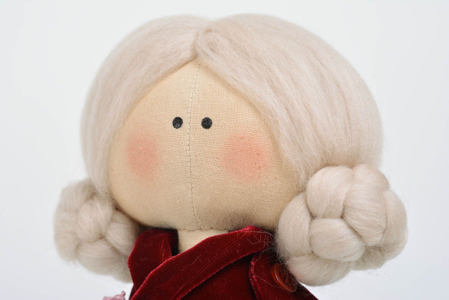 Авторская кукла из натуральных тканей ручной работы на деревянной подставке фото 2