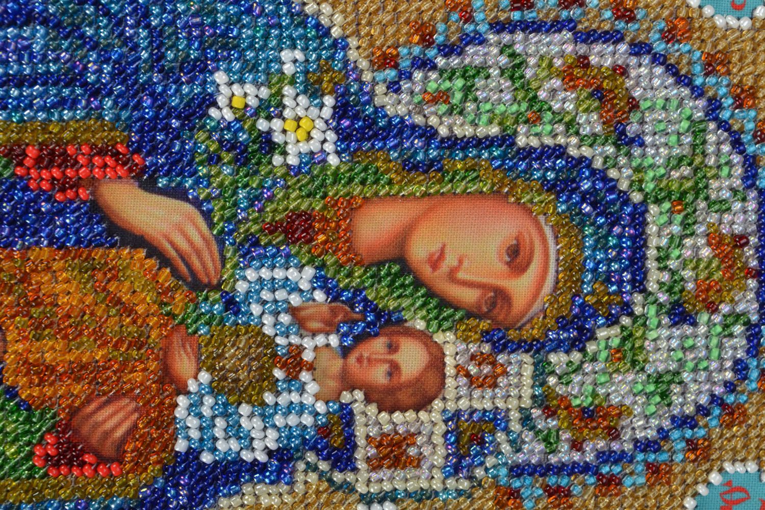 Icon of Holy Mary embroidered with beads photo 2