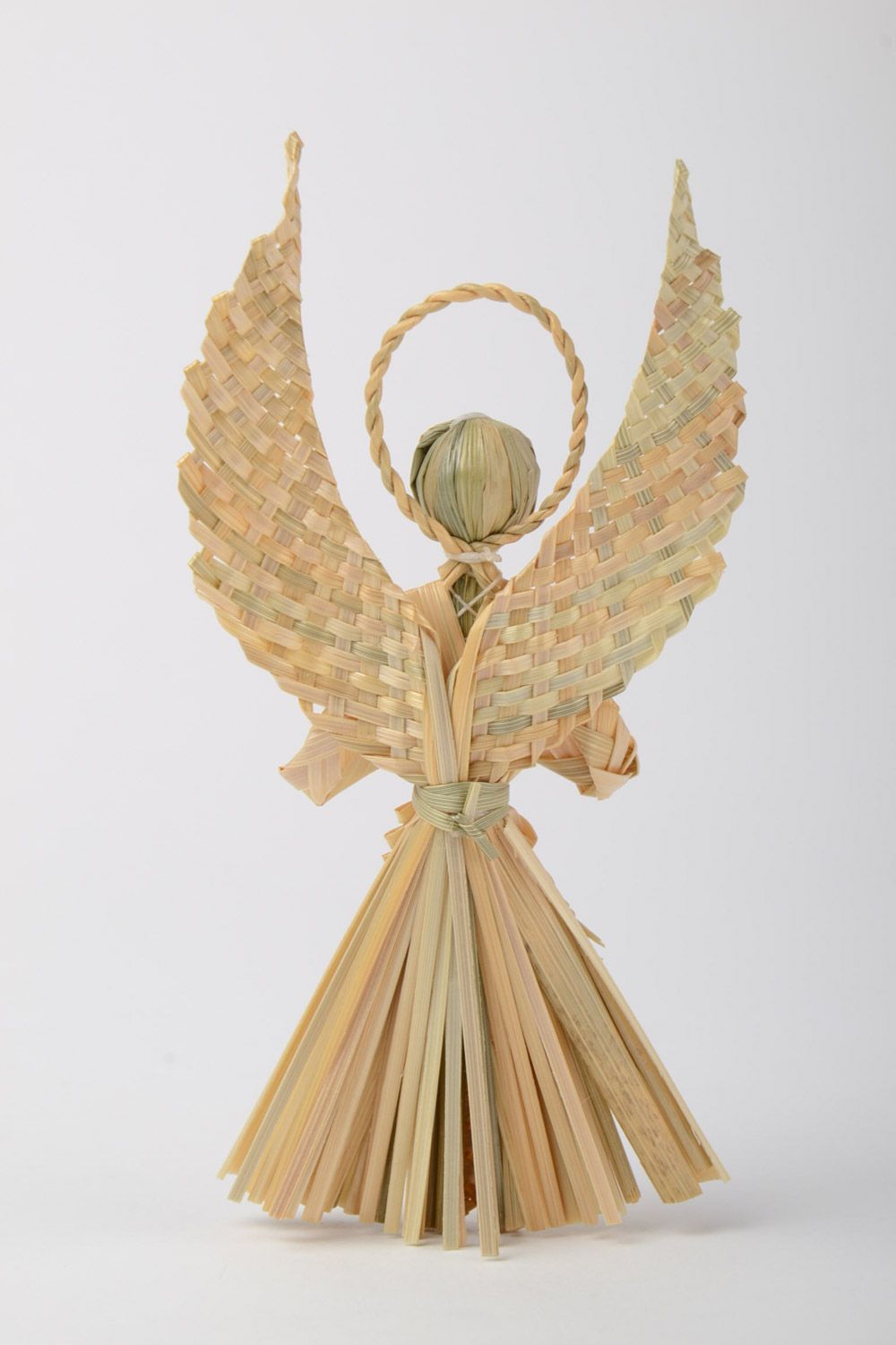 Colgante decorativo artesanal trenzado de paja con forma de ángel de guarda foto 3