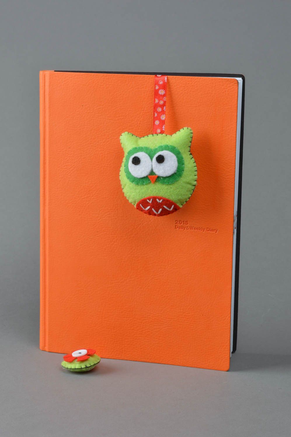 Handmade soft toy bookmark made of felt toy-tab for books green owl lime  photo 2
