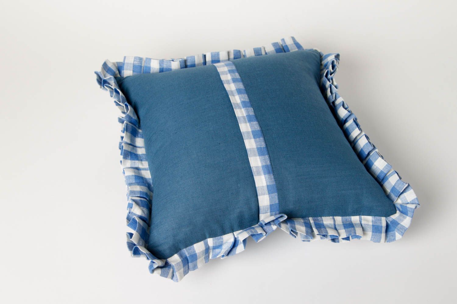 Милая подушка на диван подарок ручной работы декоративная подушка с вышивкой фото 3