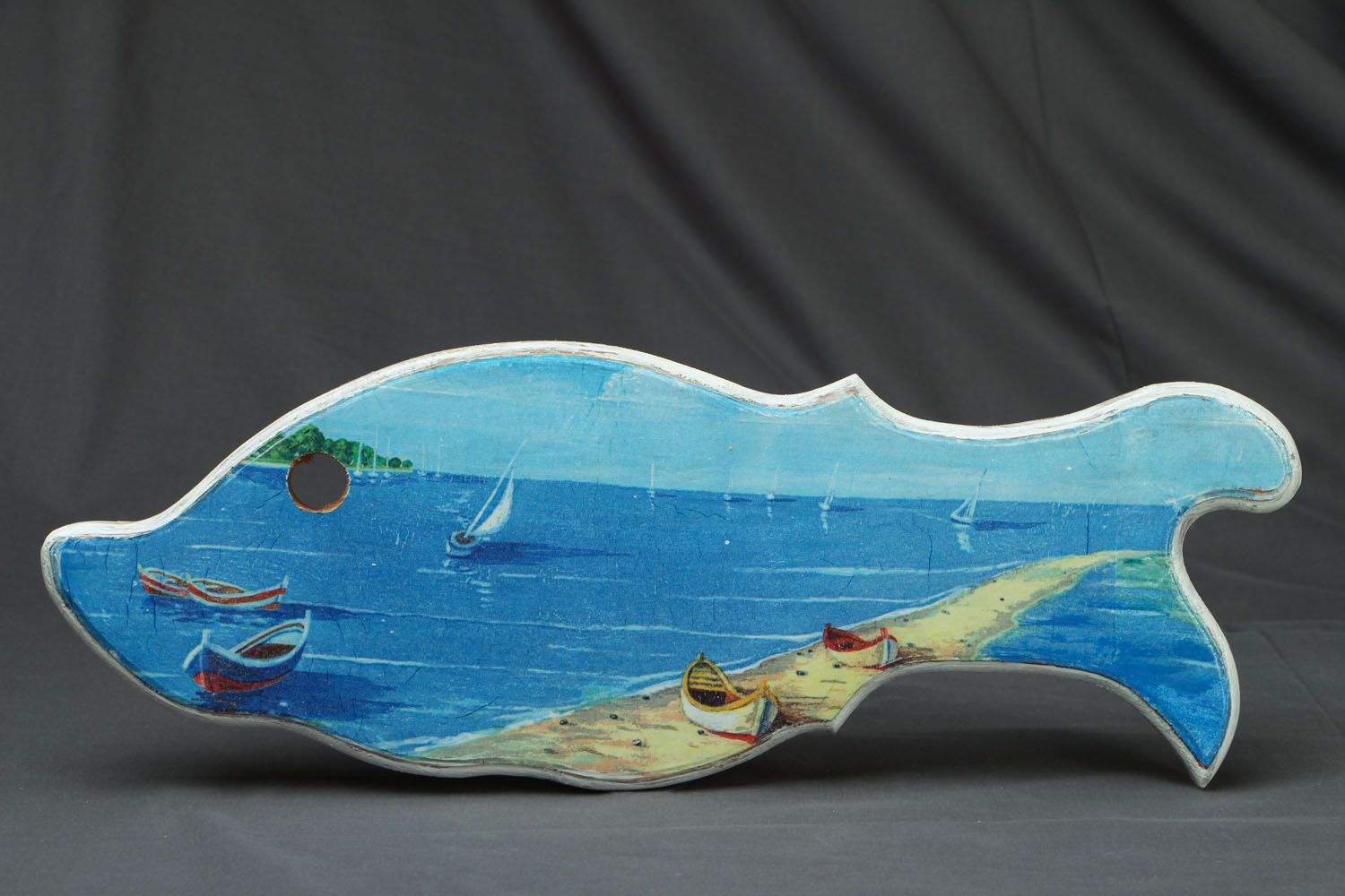 Fish-shaped cutting board photo 1
