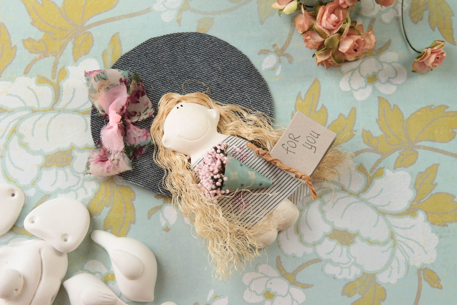 Кукла ручной работы с петелькой декор для дома тряпичная кукла в детскую фото 1