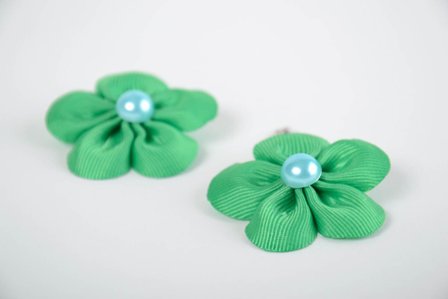 Set of 2 handmade designer green rep ribbon flower hair clips for children photo 5