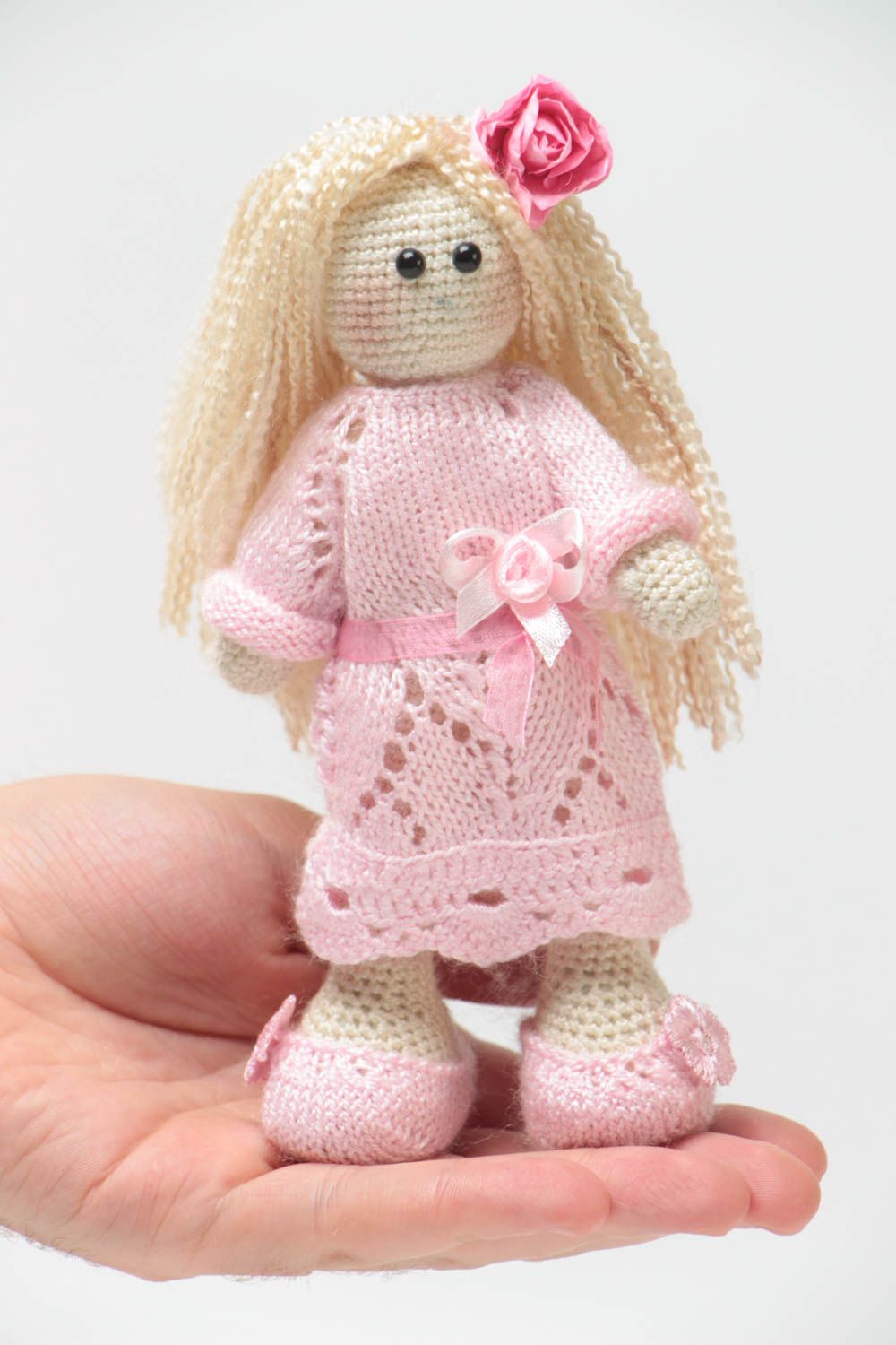 Poupée tricotée en fils acryliques faite main en robe rose cadeau pour enfant photo 5