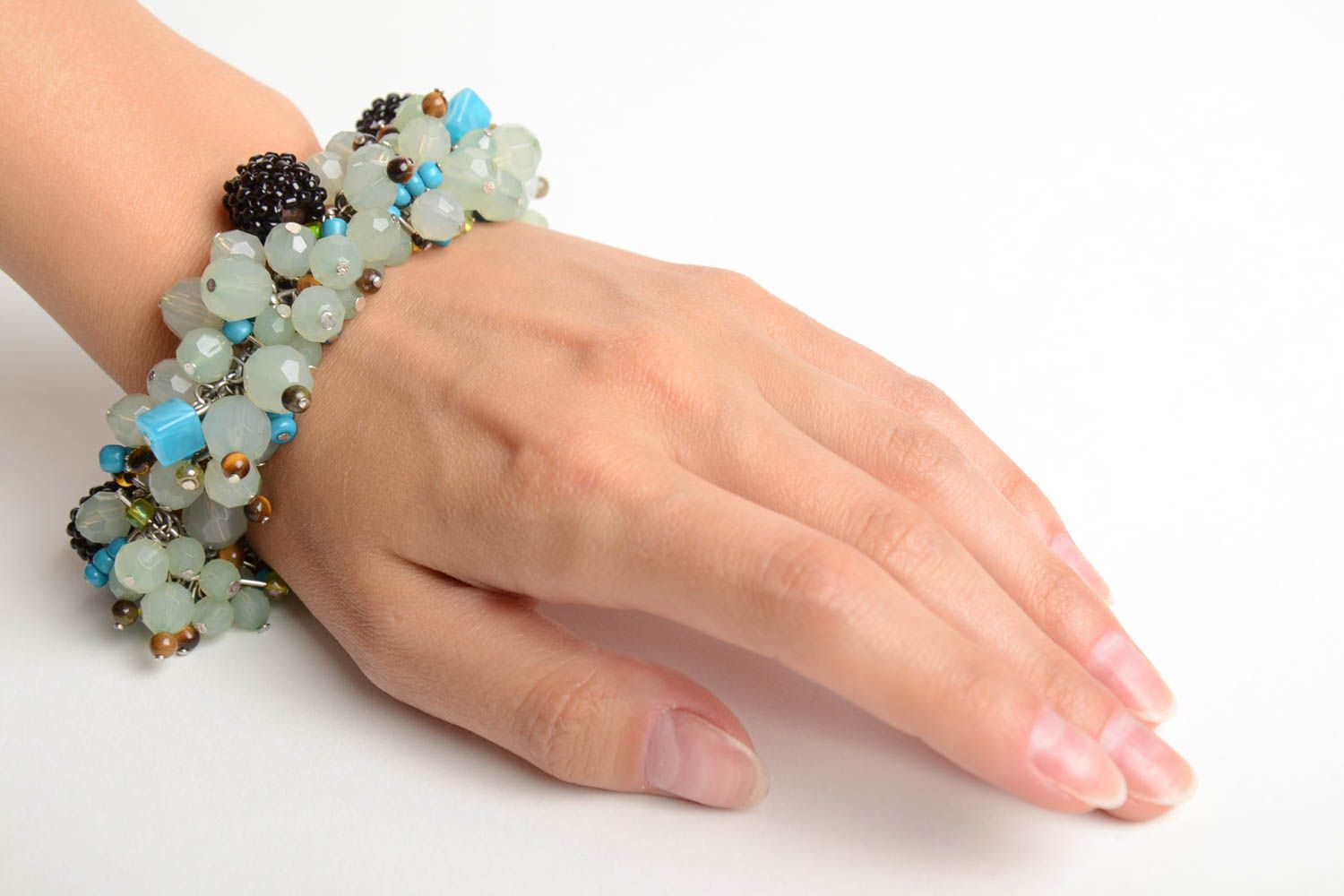 Handmade wrist bracelet with glass and plastic beads on metal chain for women photo 2