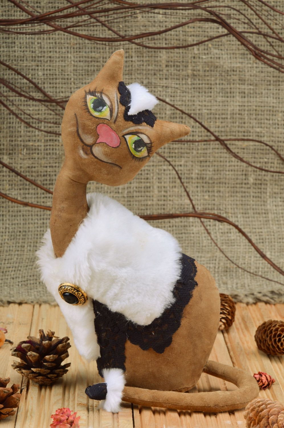 Игрушка кошка из ткани с искусственным мехом коричневая средняя ручной работы  фото 1