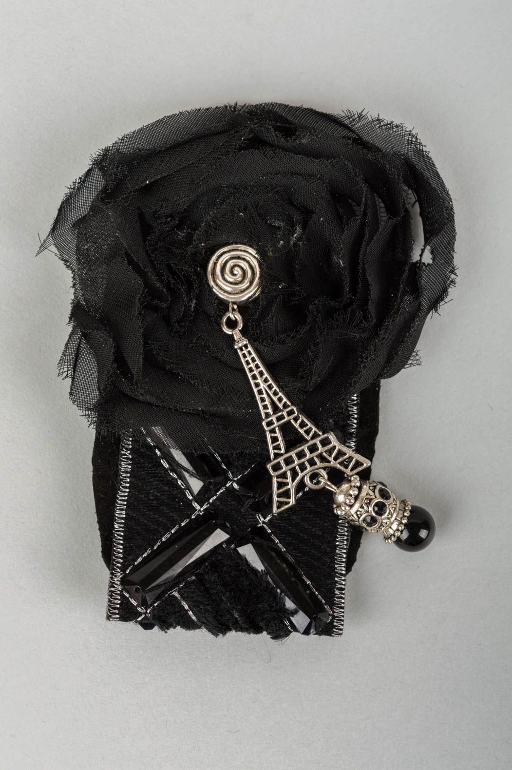 Schwarze feine handgemachte Brosche aus Leder mit Naturstein Achat Eiffelturm foto 2