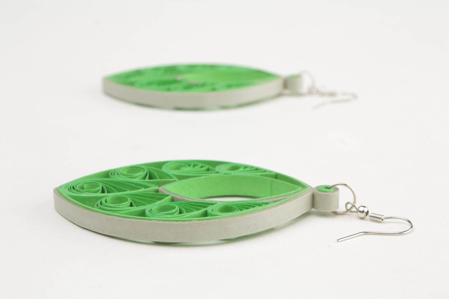 Green quilling paper earrings photo 3